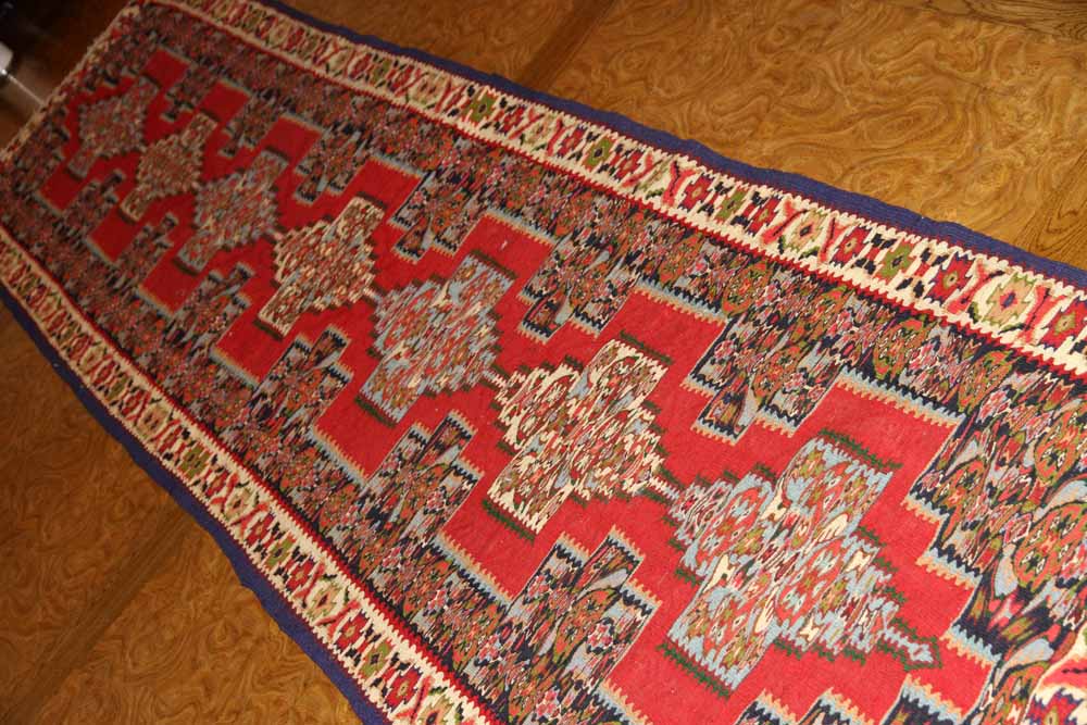廊下敷き赤いセネキリムイラン輸入235000、サイズ：300x80ｃｍ（フサ含まず）