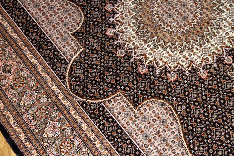 とてもかっこいいデザインの手織りペルシャ絨毯57049、black carpet tabriz、サイズ：208x153ｃｍ（フサ含まず）