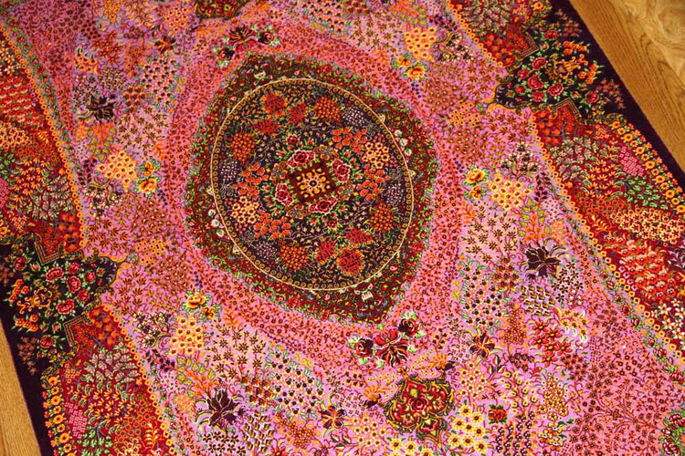 最高級シルクの手織りペルシャ絨毯センターラグ75125　サイズ：150x99 CM (フサを含まず）