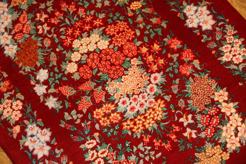 赤い花の絨毯手織りシルクのペルシャ絨毯、春の絨毯、red silk carpet50025、サイズ：89x57
