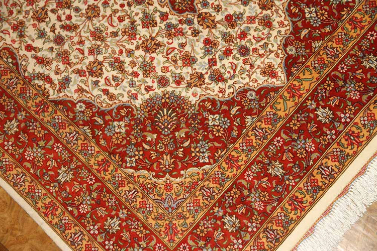 イラン製ペルシャ絨毯クムシルクのセンターラグ60026、ハンドメイドシルクカーペットサイズ：153x97 CM (フサ含まず）