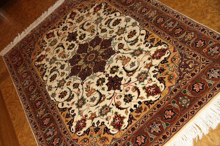 センターラグ手織りペルシャ絨毯タブリーズメダリオンデザインA165000、サイズ：140x103 CM（フサ含まず）