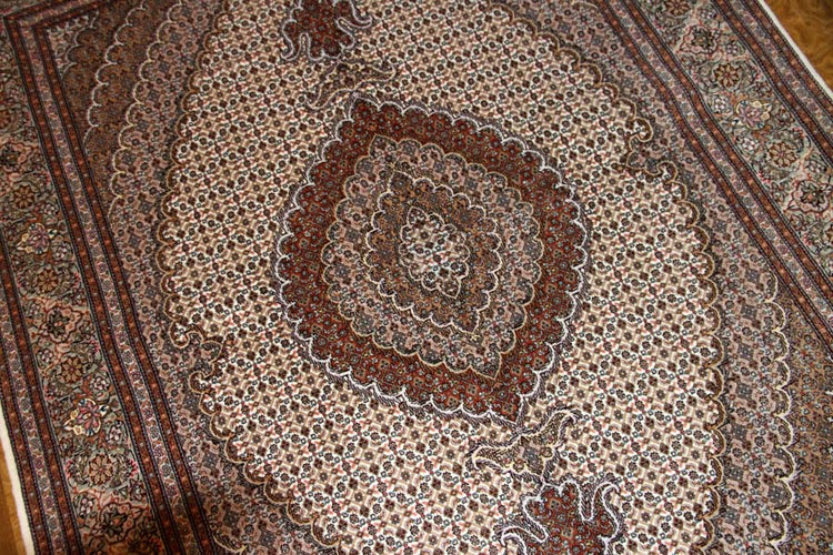 イラン輸入高級手織りペルシャタブリーズマヒ57056、KAMALOLMOLK工房、サイズ：208x154ｃｍ（フサ含まず）