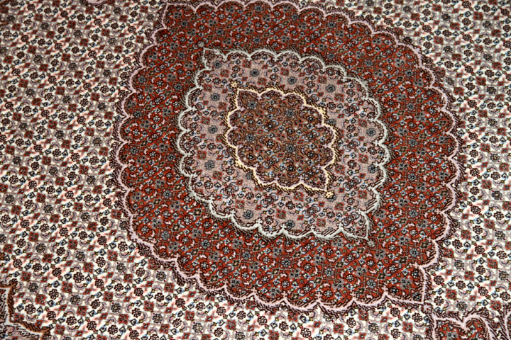 ペルシャ絨毯ネット販売のタブリーズラグ50155、手織りラグネット販売、サイズ：202x155ｃｍ（フサ含まず）