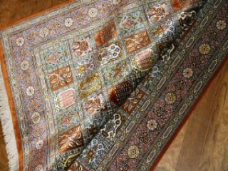 和風絨毯のペルシャ手織りシルクのクム産地シルク48071