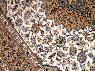 伝統的なメダリオンデザイン、カシャーンシルクペルシャ絨毯49085