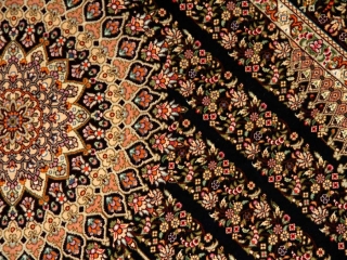 高級シルクのモハラマトデザインペルシャ絨毯56072