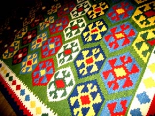 グリーンキリム、シラズのアクセント絨毯30000