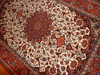 伝統的な手織りイスファハンペルシャ絨毯46312