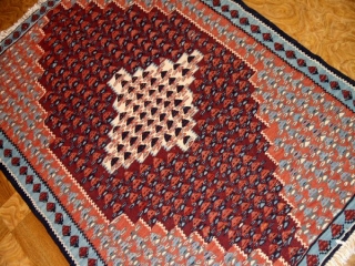 キリムセネのイラン直輸入珍しい色147000