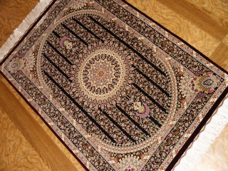 高級シルクのモハラマトデザインペルシャ絨毯56072