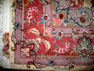 ペルシャ手織り絨毯ソファー前タブリーズ35296