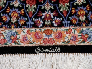 とても綺麗な花模様のシルク手織りペルシャ56007