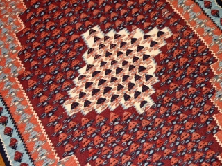 キリムセネのイラン直輸入珍しい色147000