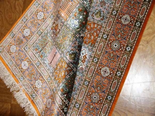 センターラグのペルシャ絨毯ヘシティー模様、イラン直輸入49079