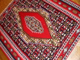 赤いキリムのアクセントラグセネ産地148000