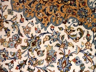 伝統的なメダリオンデザイン、カシャーンシルクペルシャ絨毯49085