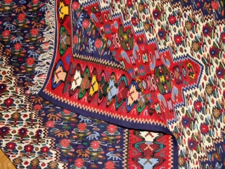 セネキリムのセンターラグカーペット5589