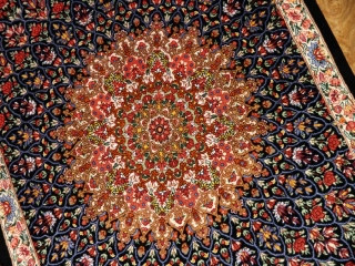 とても綺麗な花模様のシルク手織りペルシャ56007