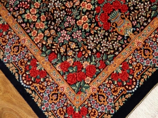 バラいっぱい高級クムシルクペルシャ絨毯56037