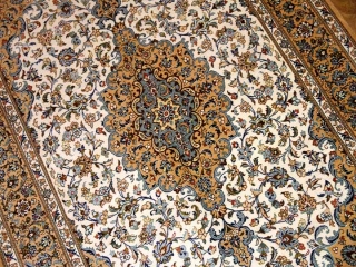 伝統的なメダリオンデザイン、カシャーンシルクペルシャ絨毯49085