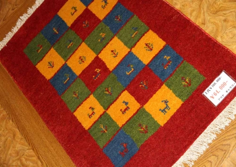 代表的なイラン製のギャッベとてもカラフルな色彩28143