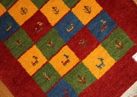 代表的なイラン製のギャッベとてもカラフルな色彩28143