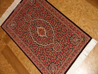 バラいっぱいシルクペルシャ絨毯、レッドローズ56010