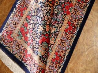 バラいっぱい高級クムシルクペルシャ絨毯56037