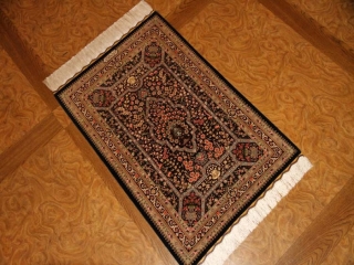 クムシルクの玄関じゅうたん高品質ブラウン色56031