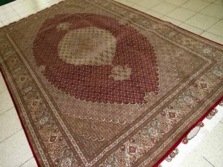 タブリーズ手織りペルシャ絨毯マヒデザイン23037