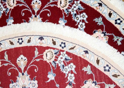 丸い手織りペルシャ絨毯ナイン赤い色24205