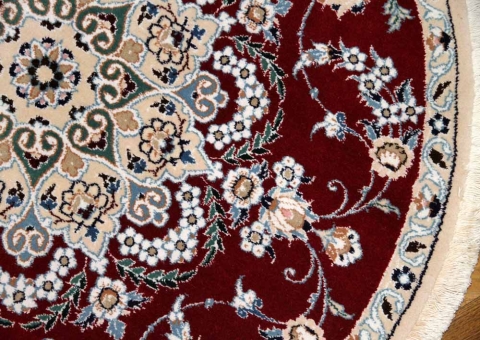 丸い手織りペルシャ絨毯ナイン赤い色24205