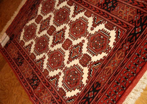 トルケマン産地の手織りペルシャ絨毯玄関マットサイズ26854