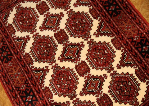 トルケマン産地の手織りペルシャ絨毯玄関マットサイズ26854