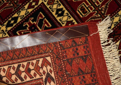 トライバルデザインの手織りペルシャ絨毯トルケマン産27604