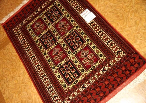 トライバルデザインの手織りペルシャ絨毯トルケマン産27604