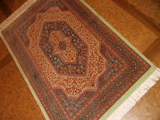 高級ペルシャ絨毯のセンターラグサイズクムシルク100％99417