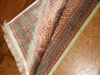 高級ペルシャ絨毯のセンターラグサイズクムシルク100％99417