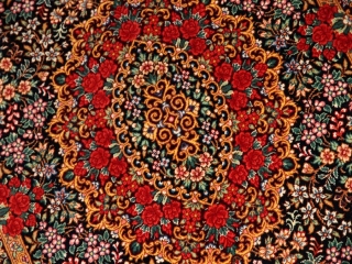 バラいっぱい高級クムシルクペルシャ絨毯56037