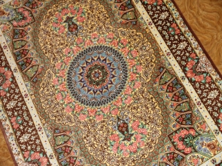 カラフルなクムシルク絨毯手織りペルシャ56078