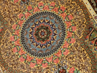 カラフルなクムシルク絨毯手織りペルシャ56078