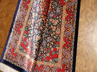 バラいっぱい高級クムシルクペルシャ絨毯56037