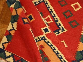 高品質のシラズキリムセンターラグウール7020