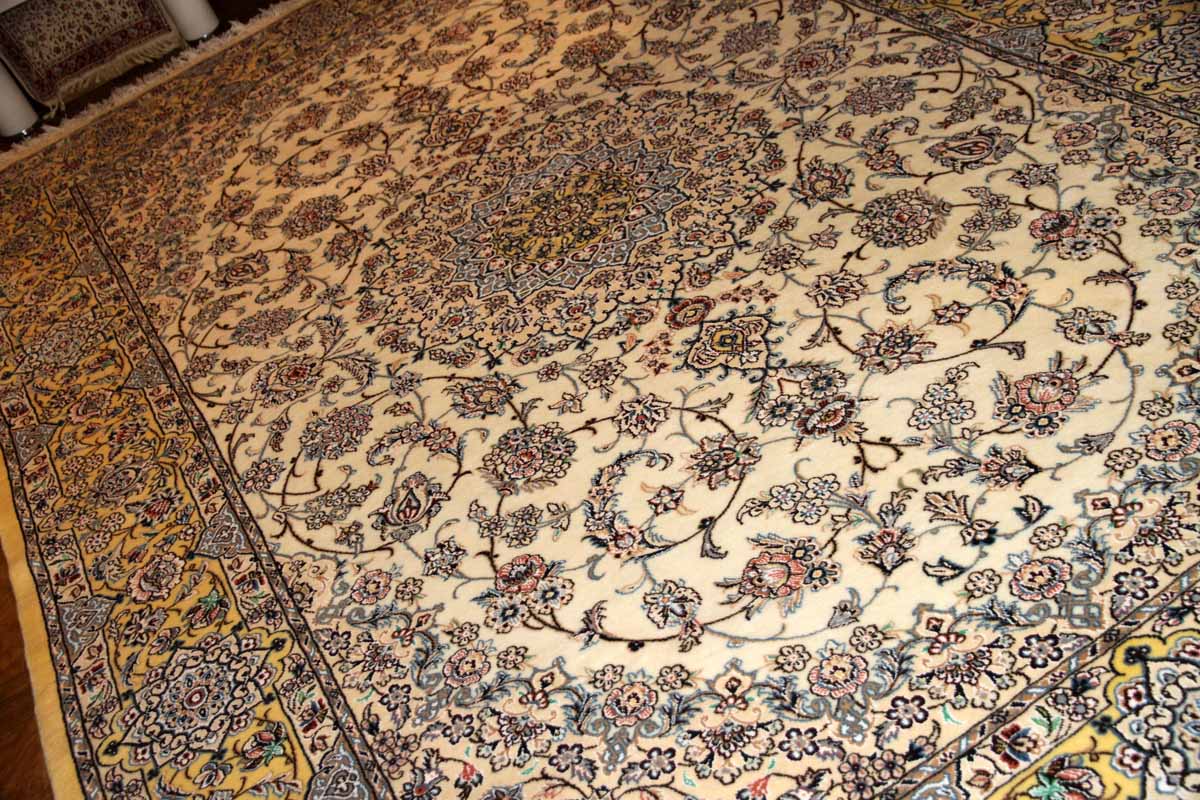 明るいペルシャ絨毯ナイン6平米ベージュとイエロー色