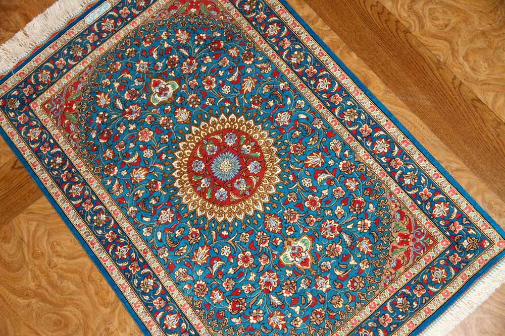 ペルシャ絨毯クム産マンションサイズ