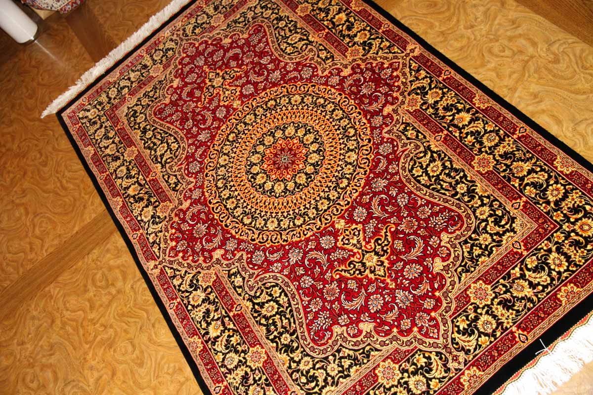 ペルシャ絨毯 シルク１００％ 手創り 152cmx214 ペルシャ絨毯シルク100%手創り