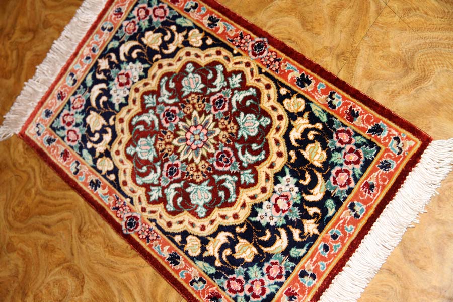 公式通販サイト ペルシャ size:102×61cm クム産シルクの手織り絨毯 ラグ