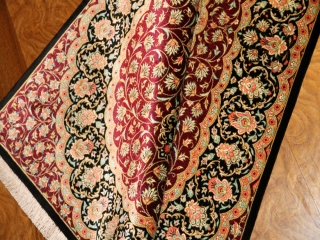 赤い玄関マットクムの手織りペルシャシルク50065