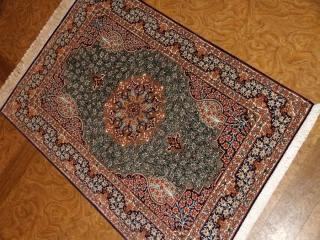 グリーン色の手織りシルク玄関マットペルシャ56075